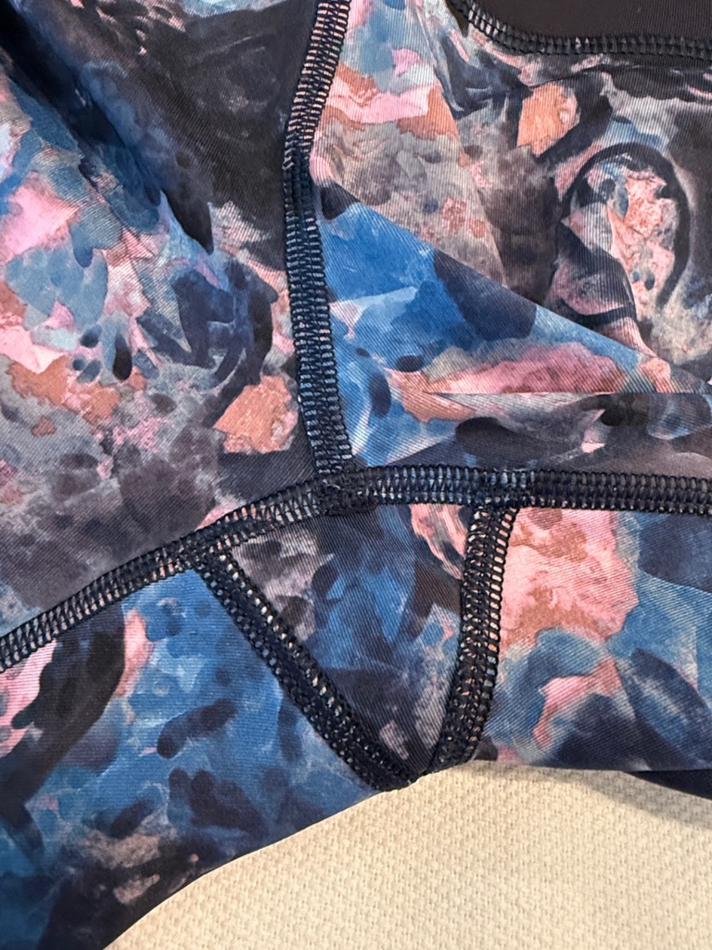 Lululemon If You're Lucky Crop Full-On Luxtreme Crops Size 6 - Picture 12 of 13